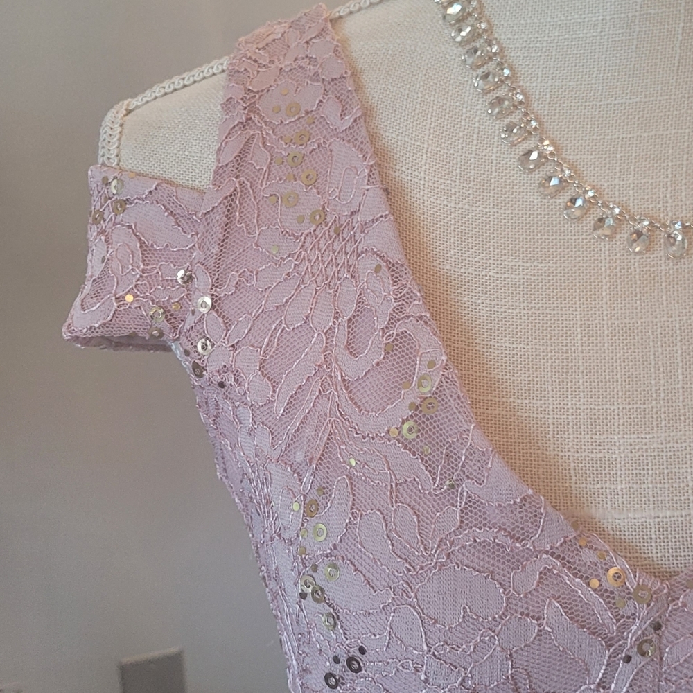Formal dress - Picture 6 of 8